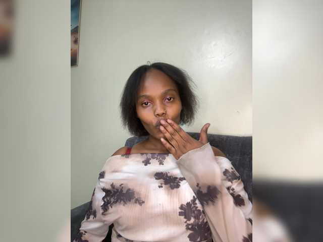 Curvy-maxy9 live cam on BongaCams