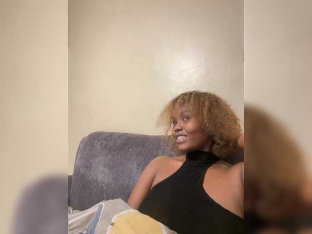 Curvy-maxy9 live cam on BongaCams