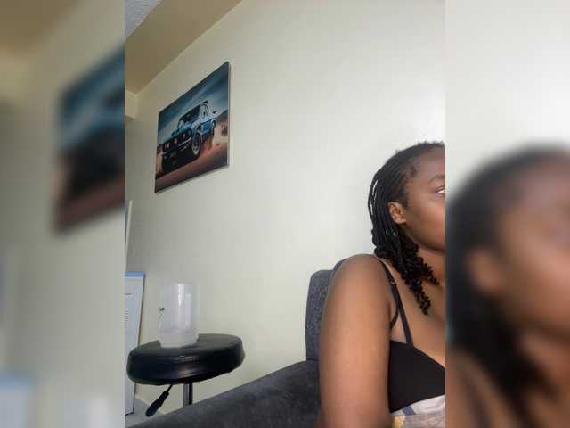 Curvy-maxy9 live cam on BongaCams