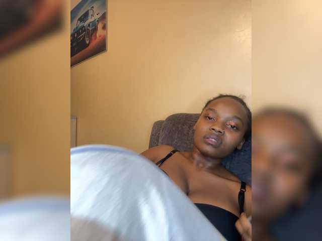 Curvy-maxy9 live cam on BongaCams