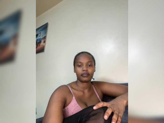 Curvy-maxy9 live cam on BongaCams
