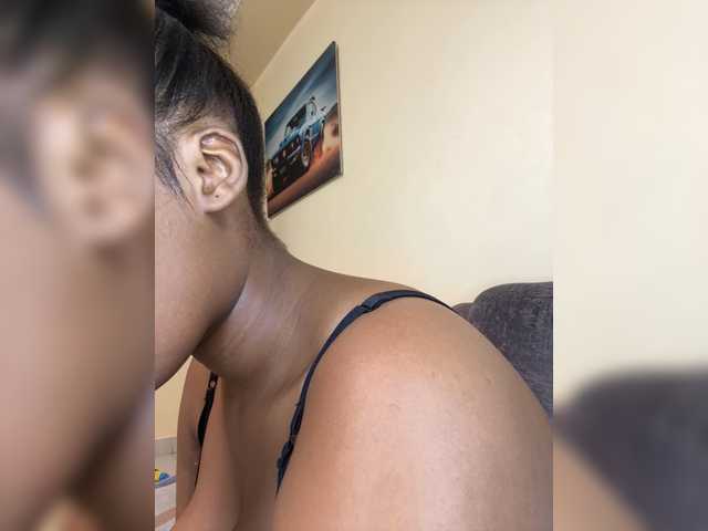 Curvy-maxy9 live cam on BongaCams