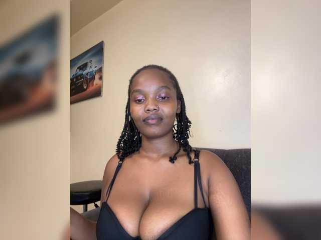 Curvy-maxy9 live cam on BongaCams