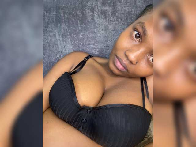 Curvy-maxy9 live webcam show