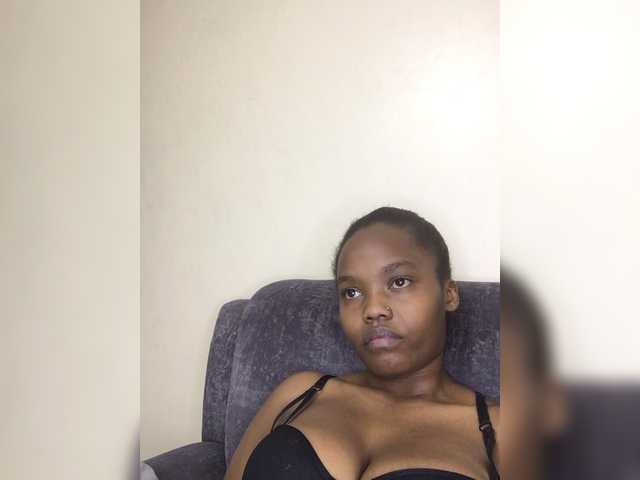Curvy-maxy9 live cam on BongaCams