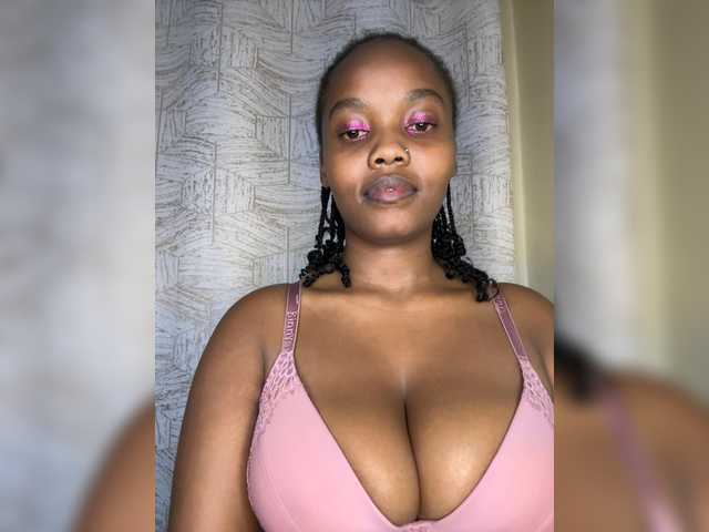 Curvy-maxy9 live cam on BongaCams