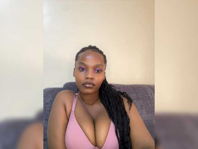 Curvy-maxy9 live cam on BongaCams