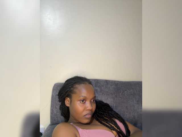 Curvy-maxy9 live cam on BongaCams