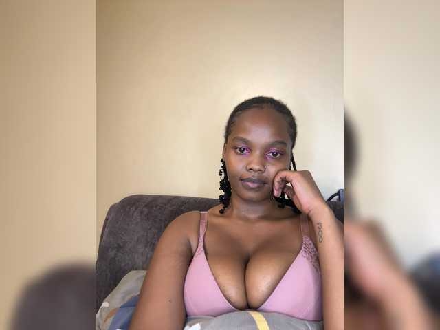 Curvy-maxy9 live cam on BongaCams