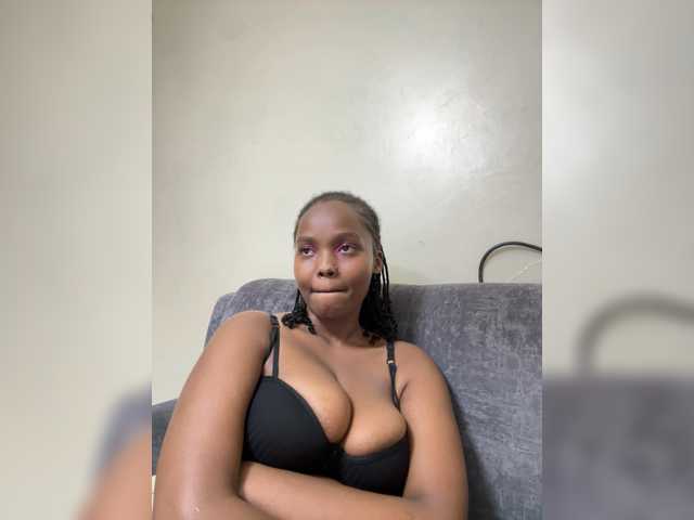 Curvy-maxy9 live cam on BongaCams