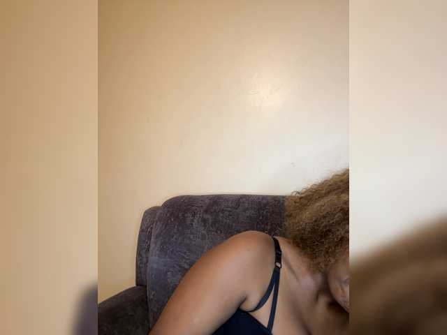 Curvy-maxy9 live cam on BongaCams