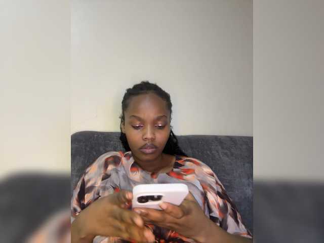 Curvy-maxy9 live cam on BongaCams