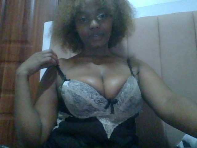Curvy-maxy9