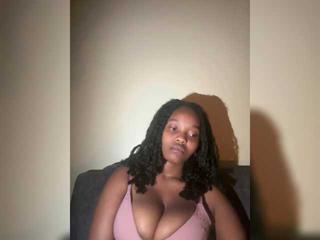 Curvy-maxy9 live cam on BongaCams