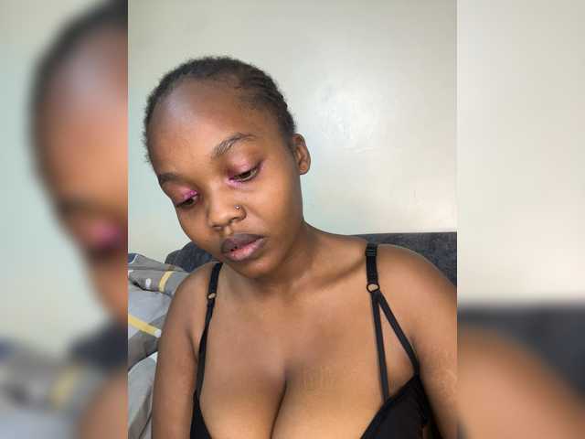 Curvy-maxy9 live cam on BongaCams