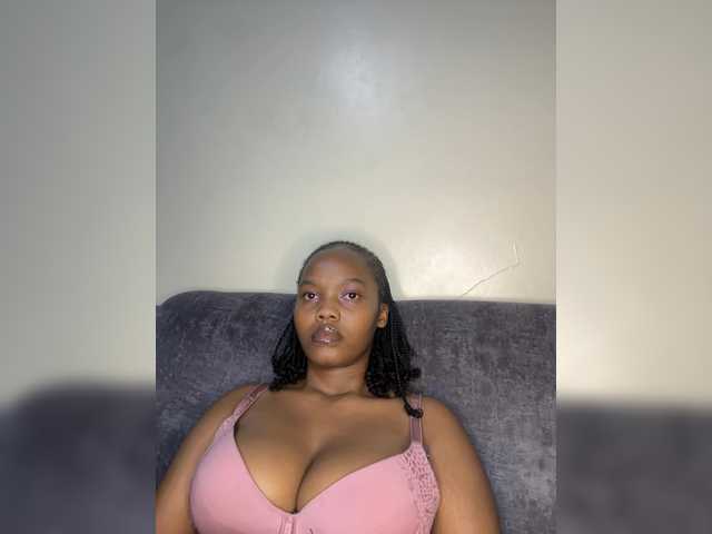 Curvy-maxy9 live cam on BongaCams