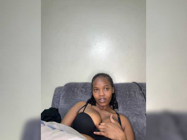 Curvy-maxy9 live webcam show