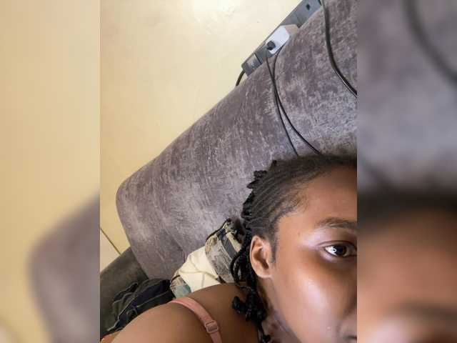 Curvy-maxy9 live cam on BongaCams