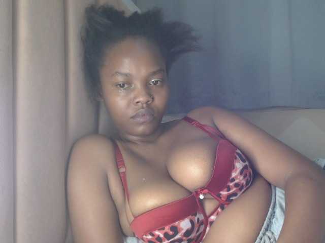 Curvy-maxy9 live cam preview
