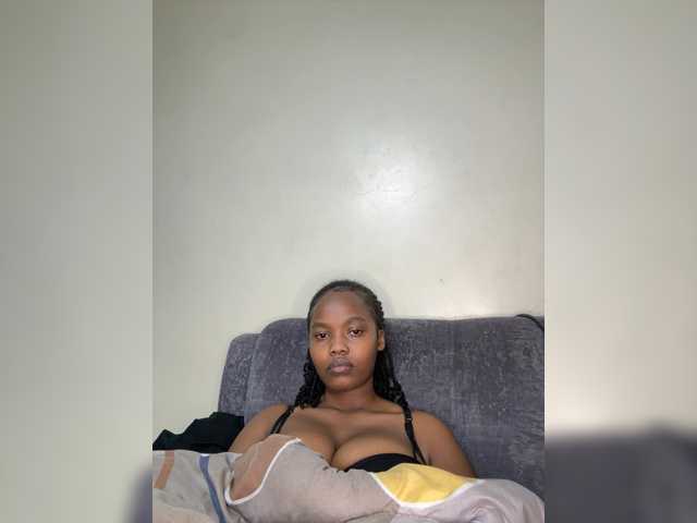Curvy-maxy9 live cam on BongaCams