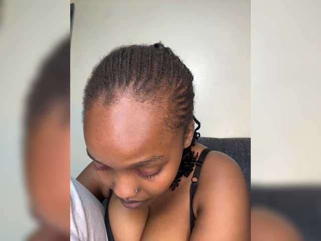 Curvy-maxy9 live cam on BongaCams