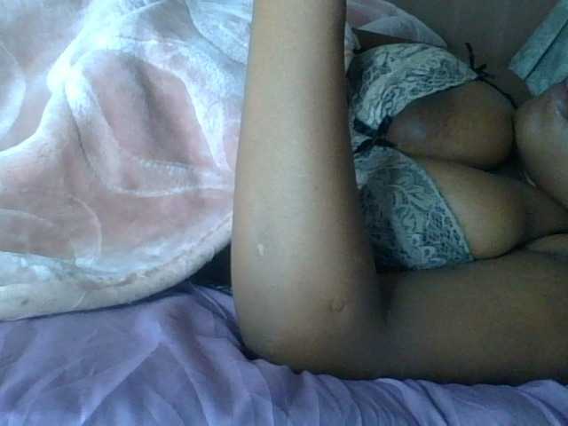 Curvy-maxy9 live cam on BongaCams