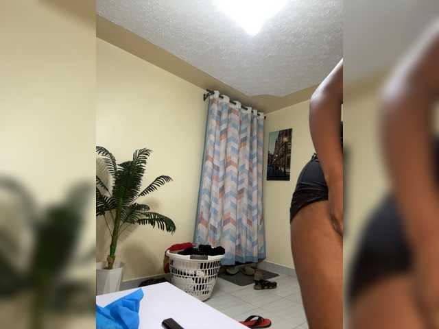 Curvy-maxy9 live cam on BongaCams
