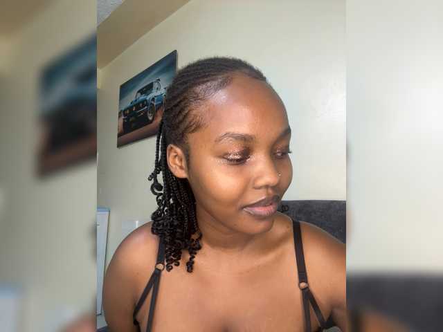 Curvy-maxy9 live webcam show