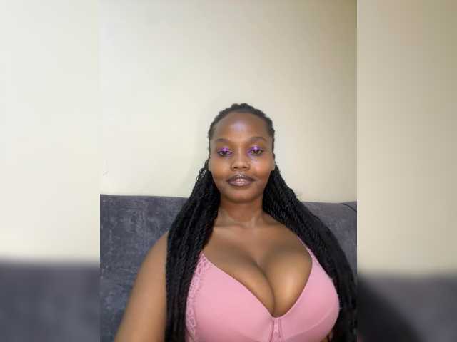 Curvy-maxy9 live cam on BongaCams
