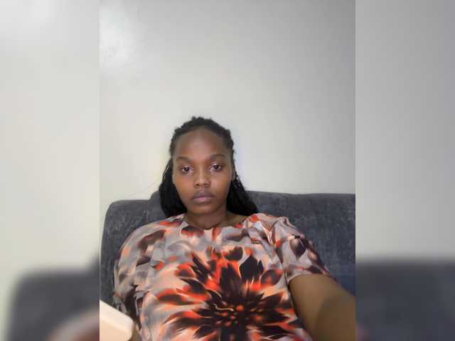 Curvy-maxy9 live cam on BongaCams