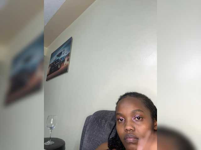 Curvy-maxy9 live cam on BongaCams