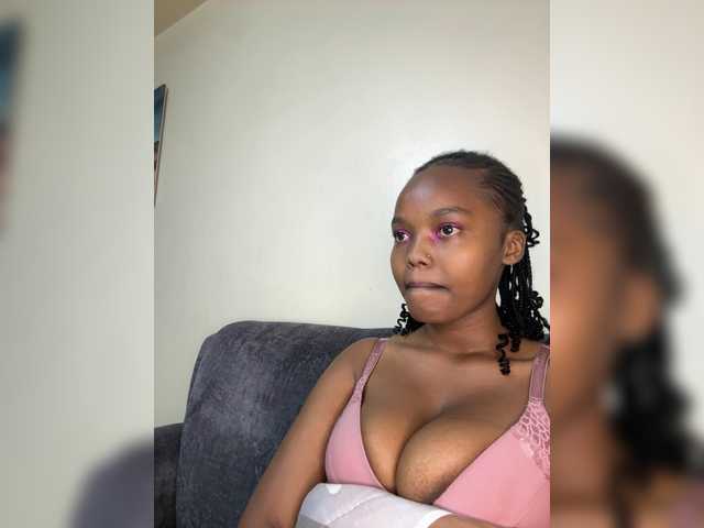 Curvy-maxy9 live cam on BongaCams