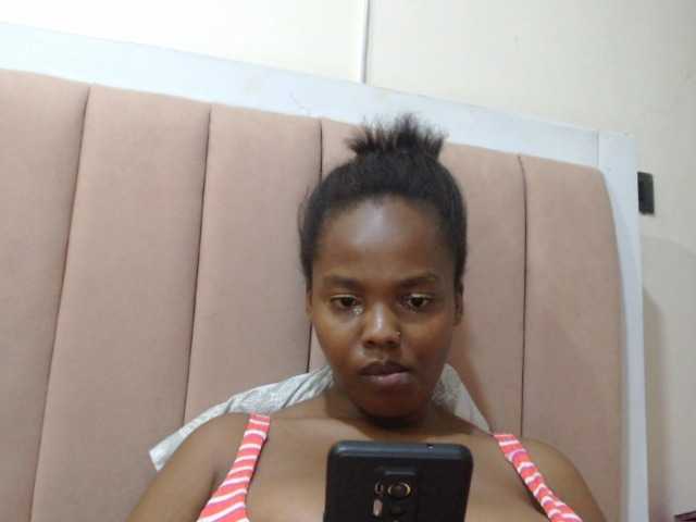 Curvy-maxy9 live cam on BongaCams
