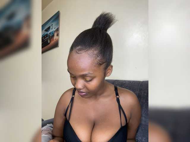 Curvy-maxy9 live cam on BongaCams