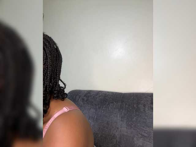 Curvy-maxy9 live cam on BongaCams