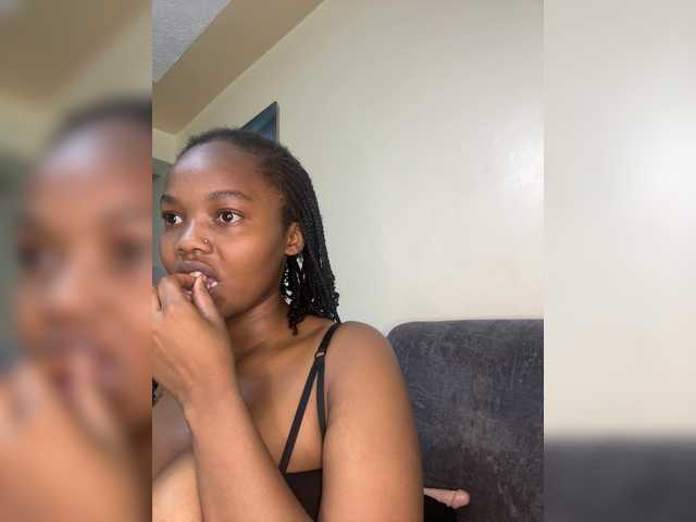 Curvy-maxy9 live cam on BongaCams