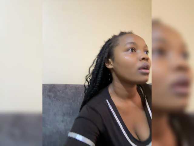 Curvy-maxy9 live cam on BongaCams