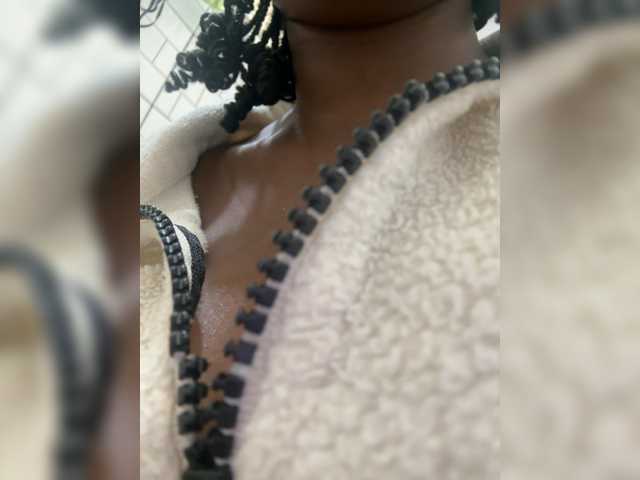 Curvy-maxy9 live webcam show