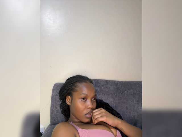 Curvy-maxy9 live cam on BongaCams