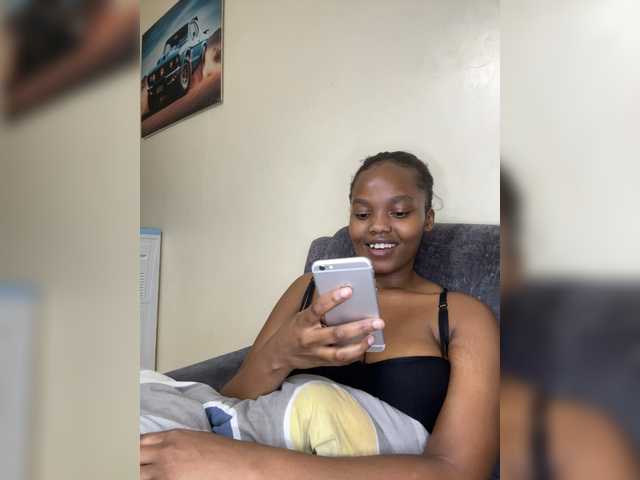 Curvy-maxy9 live cam on BongaCams