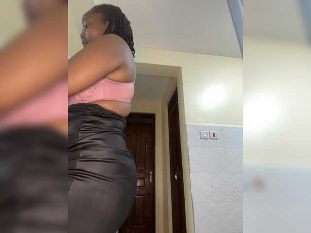 Curvy-maxy9 live cam on BongaCams