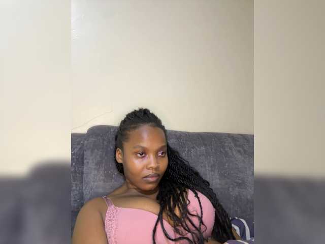 Curvy-maxy9 live cam on BongaCams