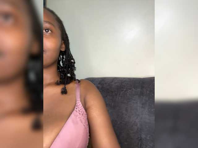 Curvy-maxy9 live cam on BongaCams