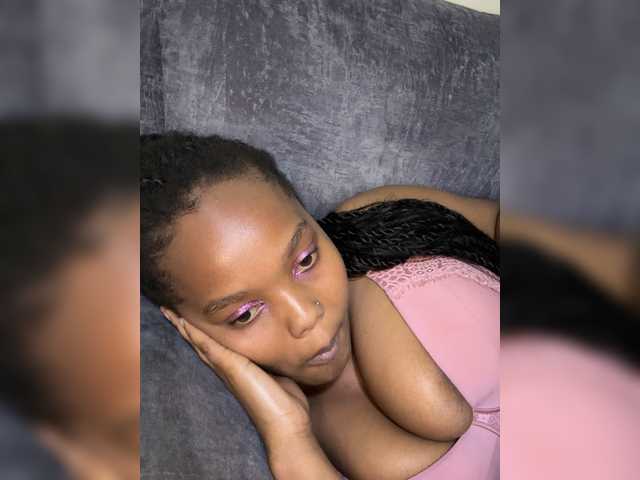 Curvy-maxy9 live cam on BongaCams