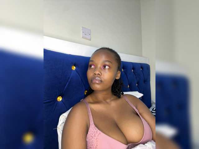 Curvy-maxy9 live cam on BongaCams