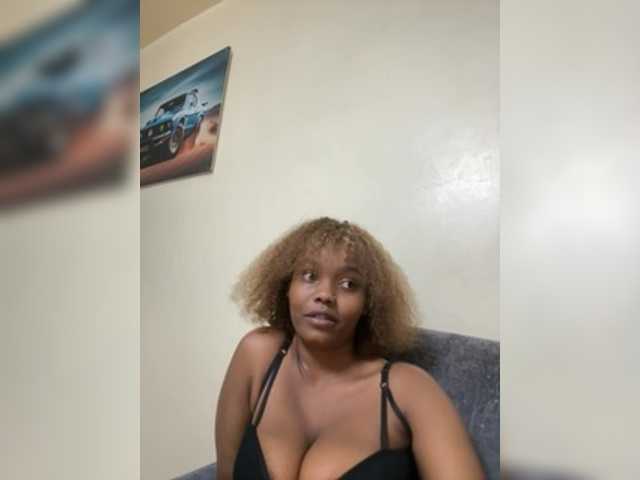Curvy-maxy9 live cam on BongaCams