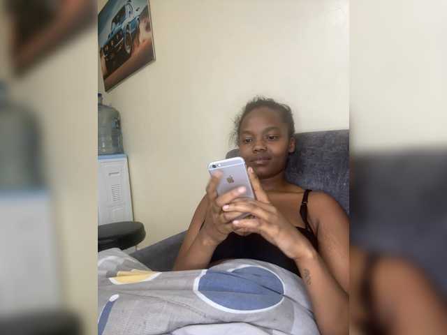 Curvy-maxy9 live cam on BongaCams