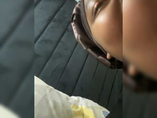 Curvy-maxy9 live cam on BongaCams
