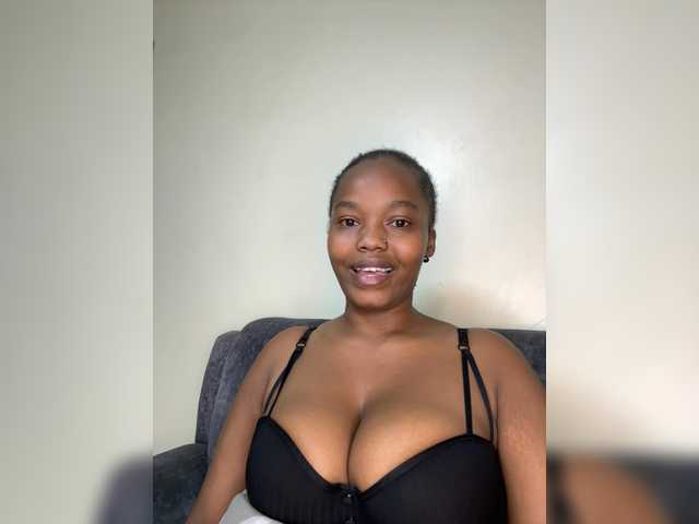Curvy-maxy9 live webcam show