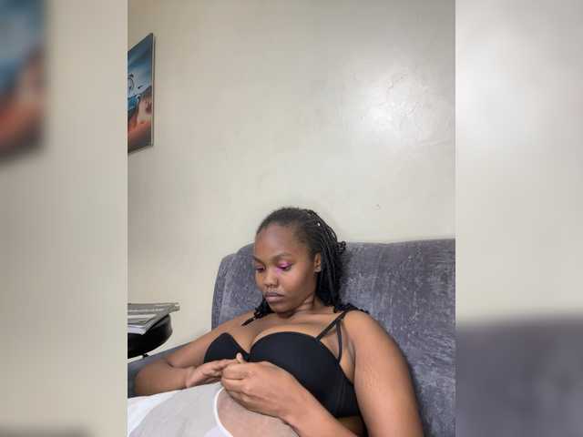 Curvy-maxy9 live cam on BongaCams